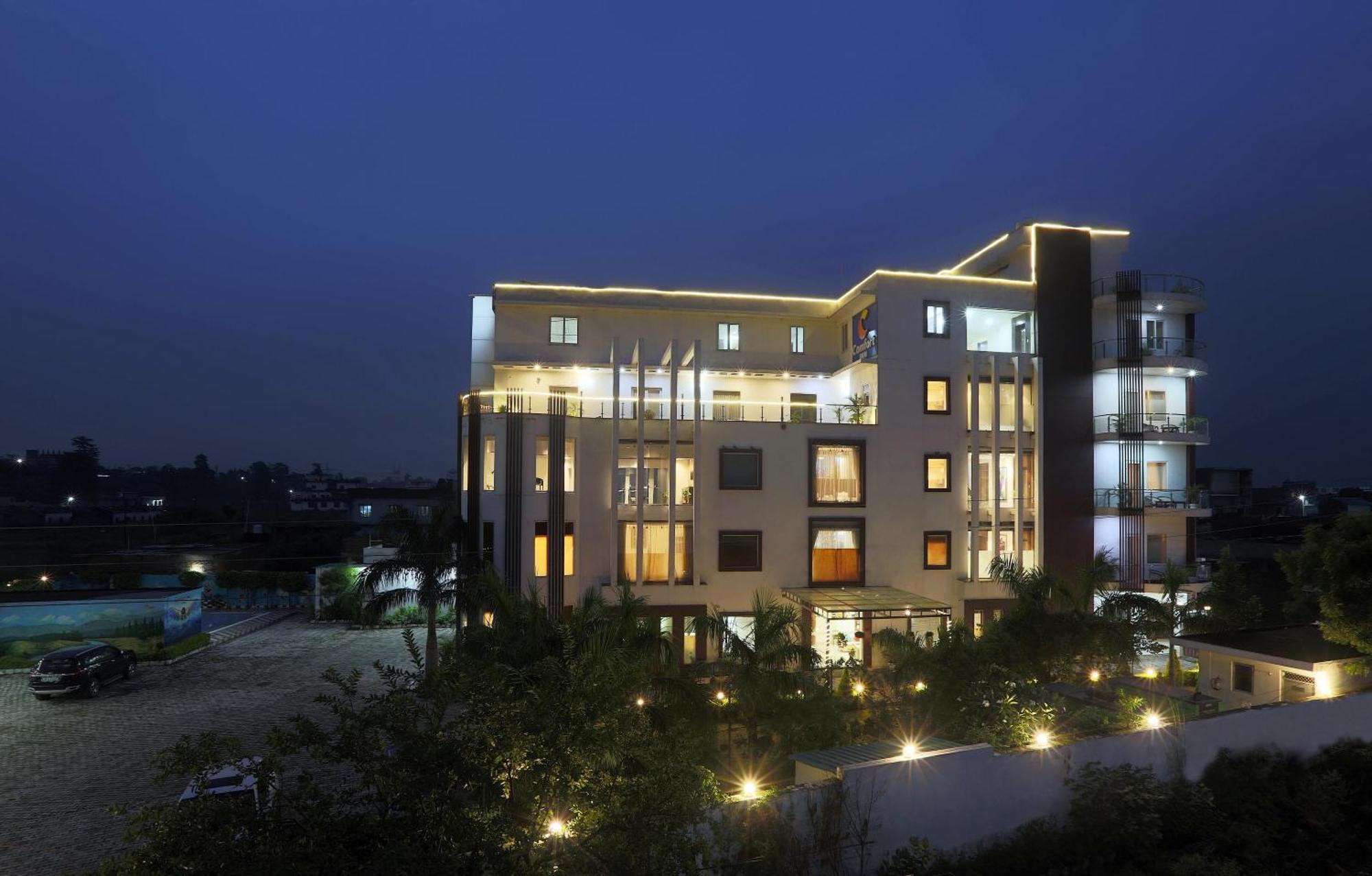 Comfort Inn Risikés Kültér fotó